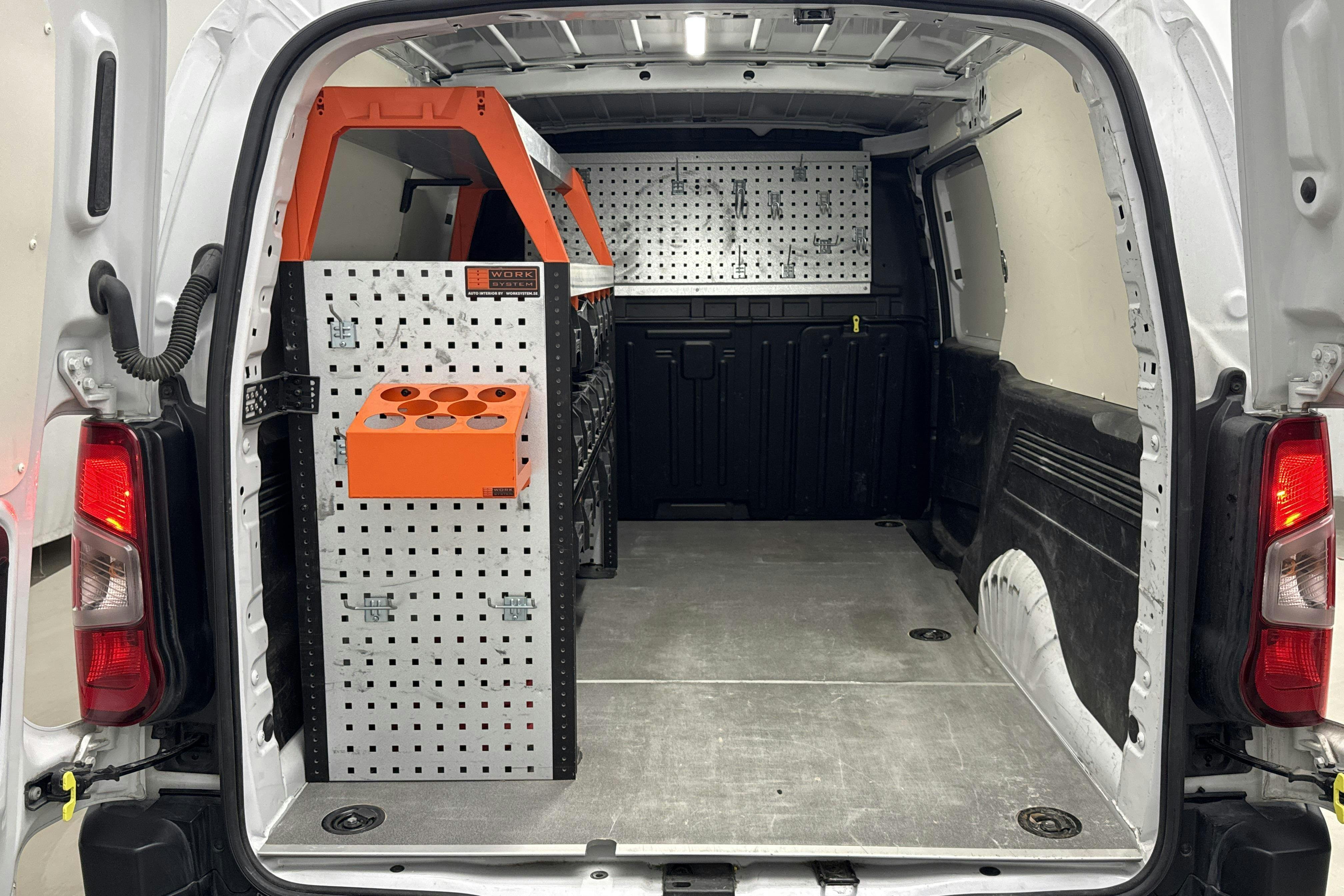 Vehicle Image 9