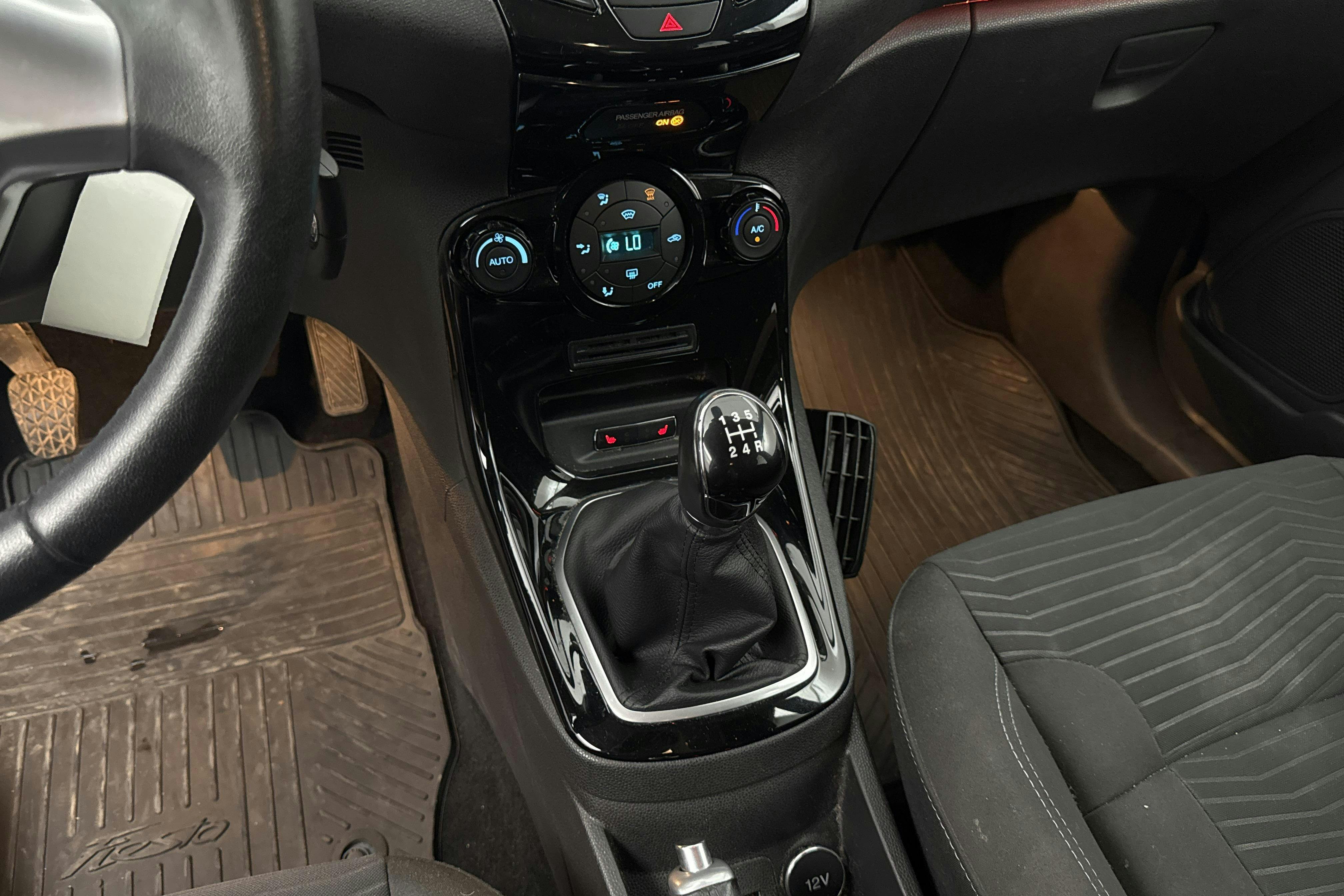 Vehicle Image 12