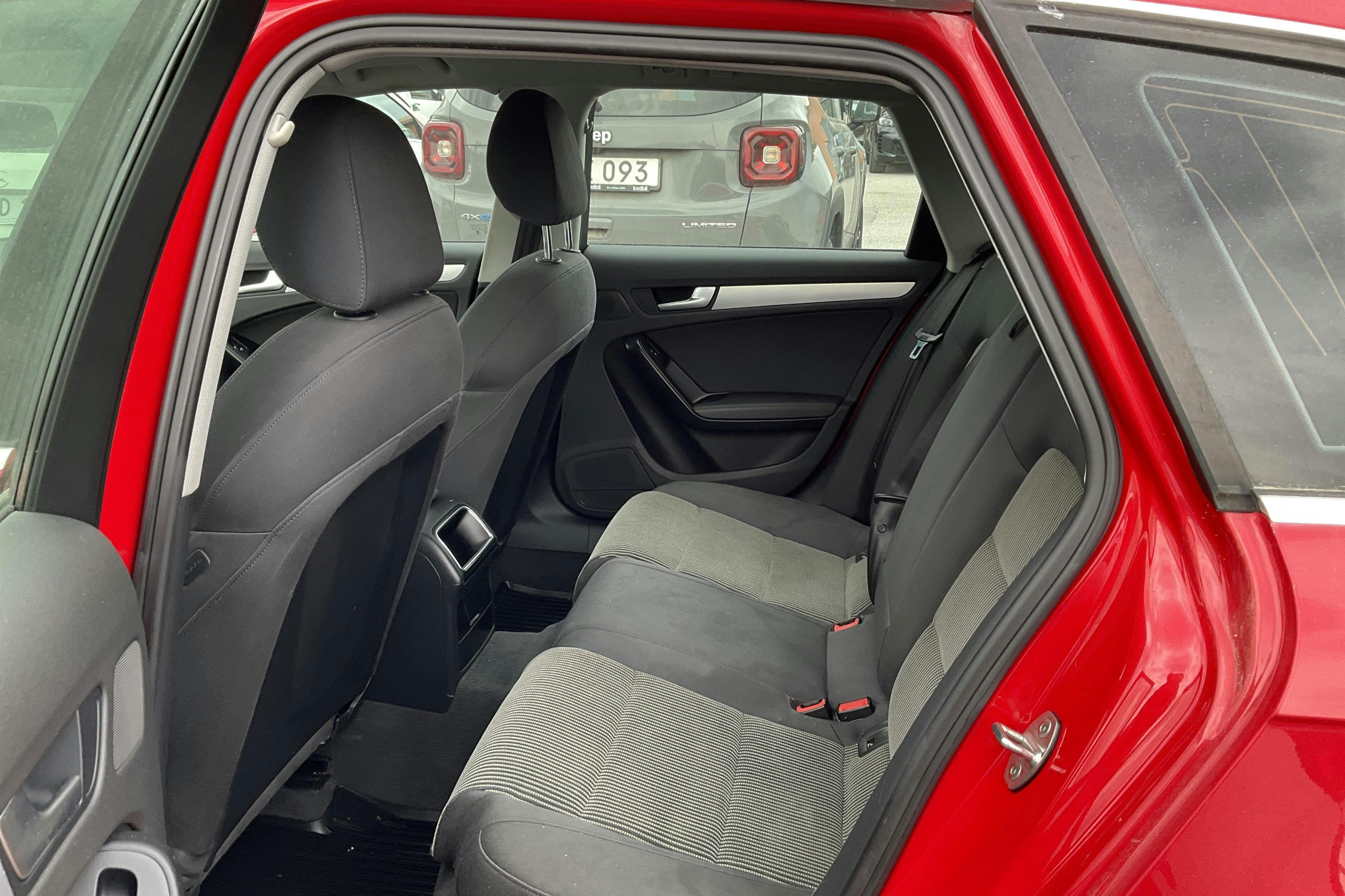 Vehicle Image 9