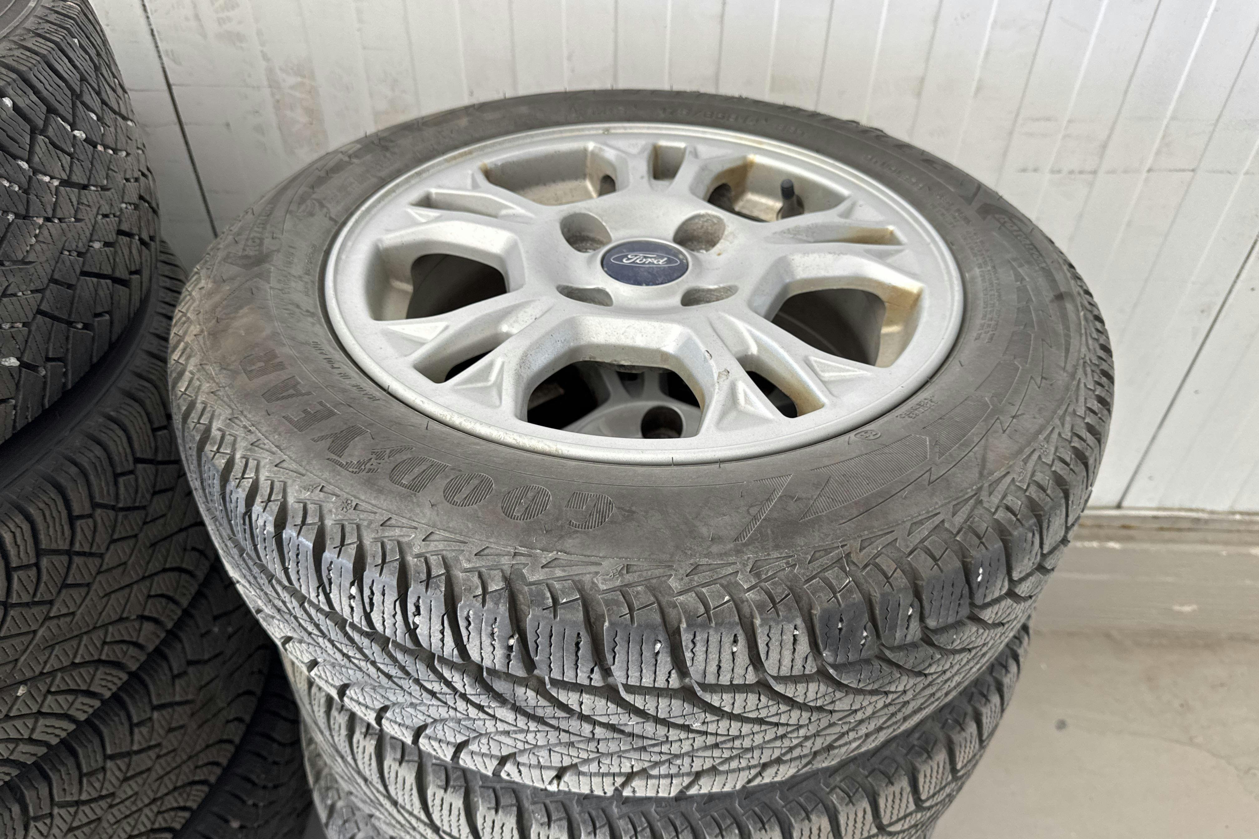Vehicle Image 13