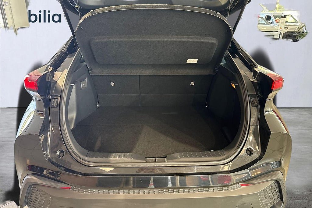 Vehicle Image 12