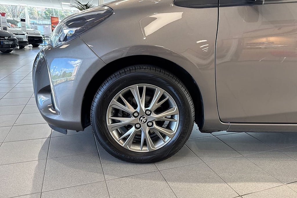 Vehicle Image 17