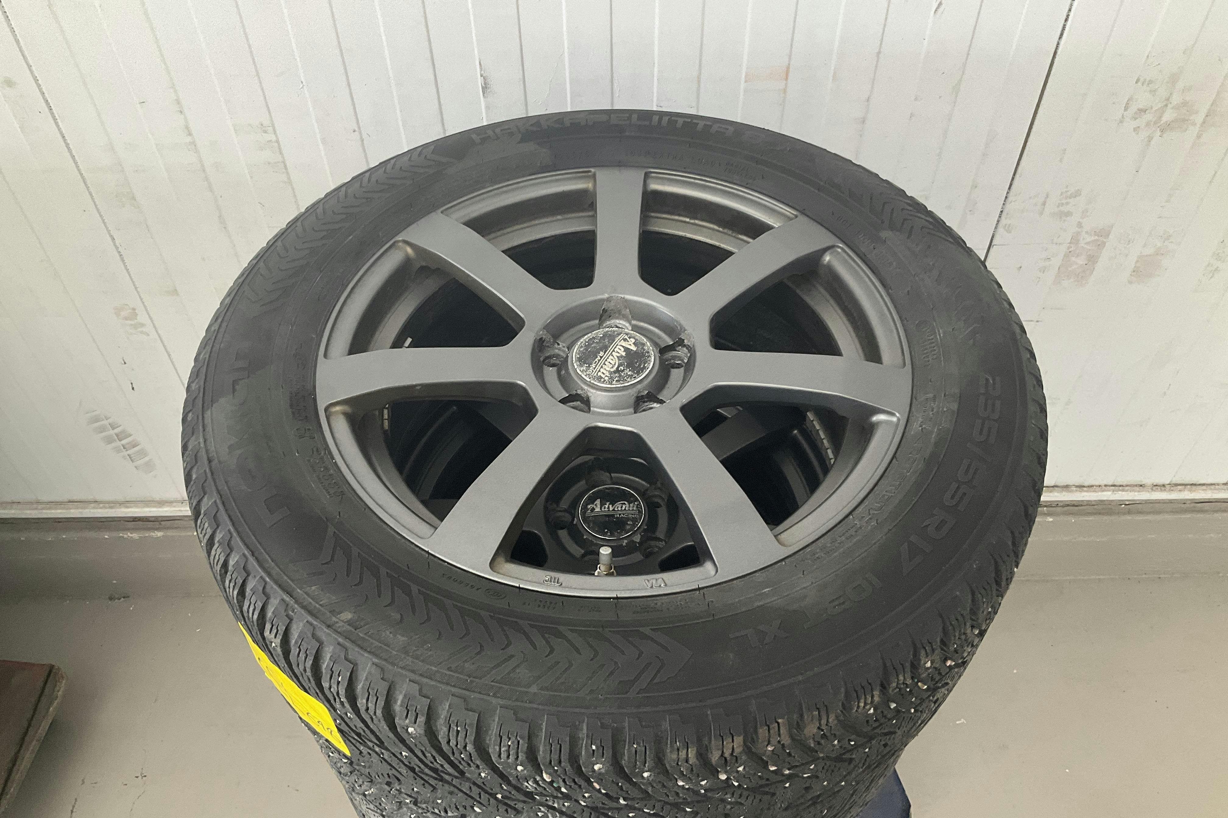 Vehicle Image 16