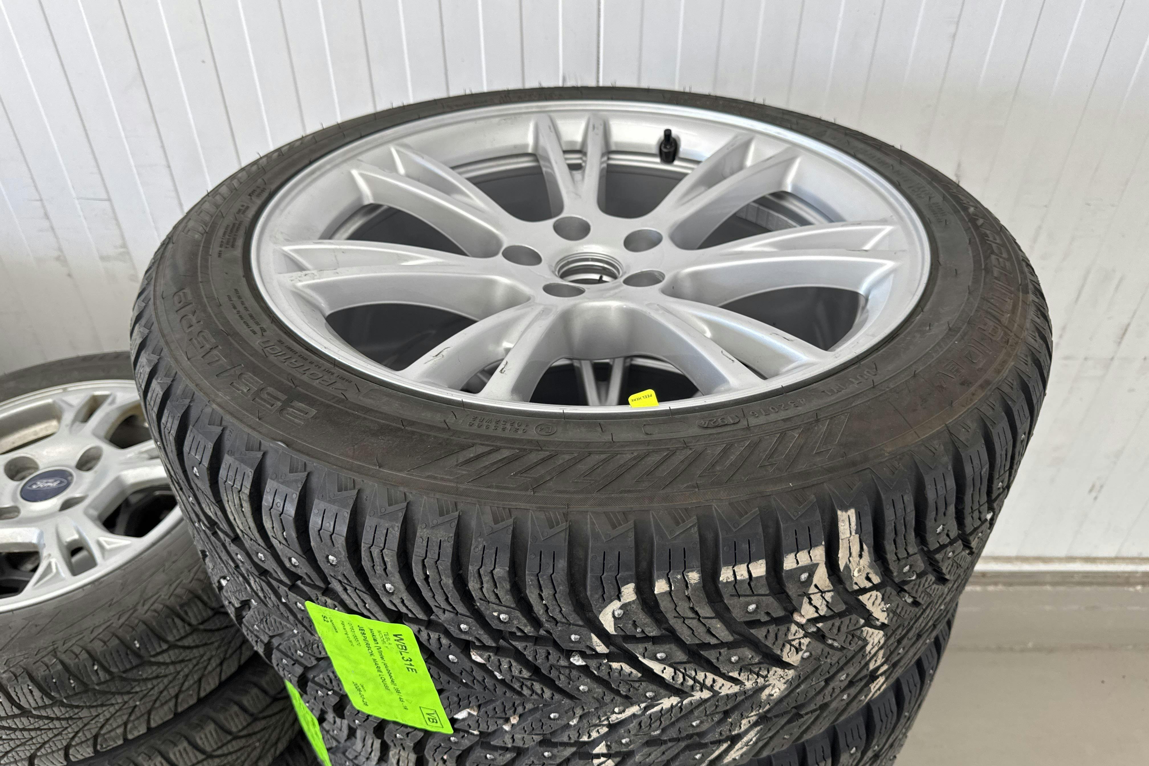 Vehicle Image 21