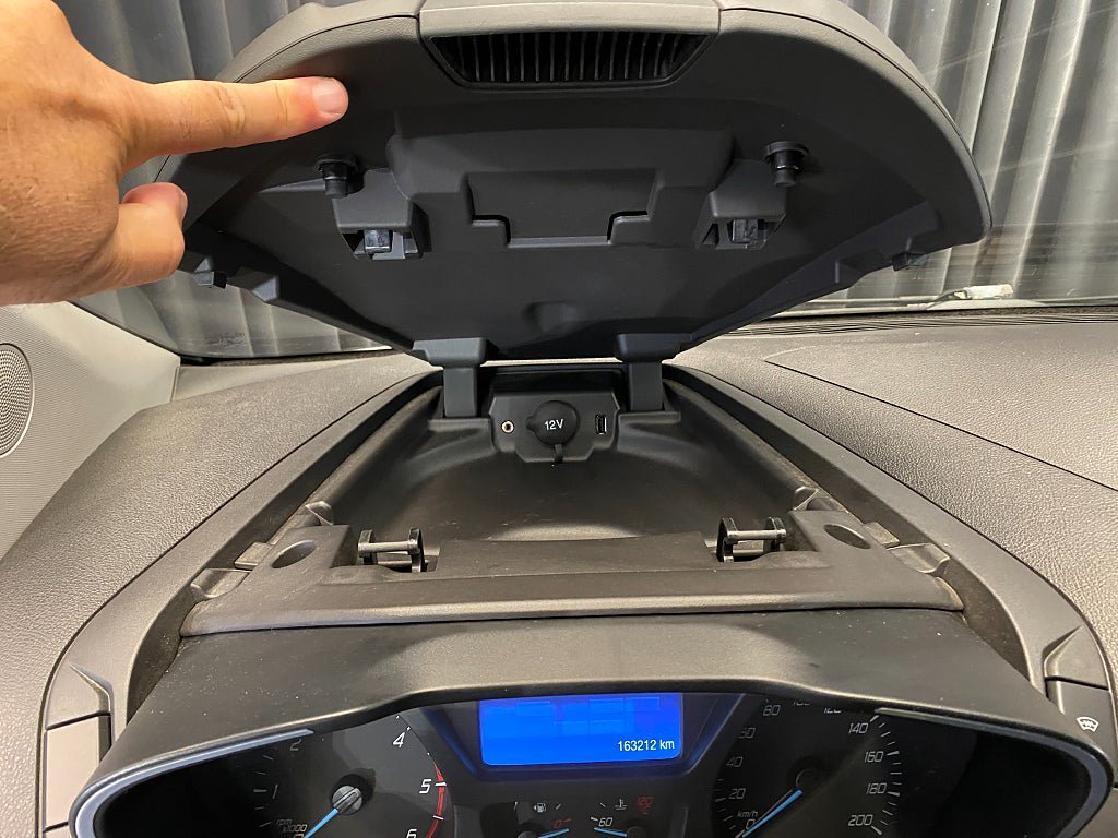 Vehicle Image 25