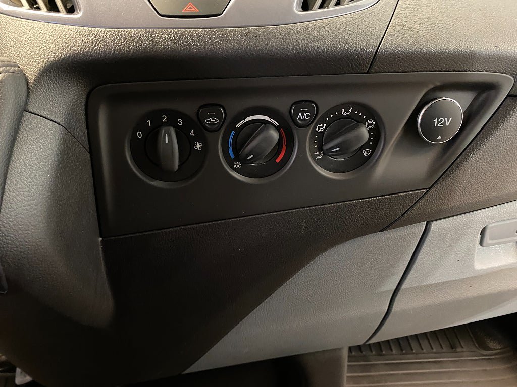 Vehicle Image 38