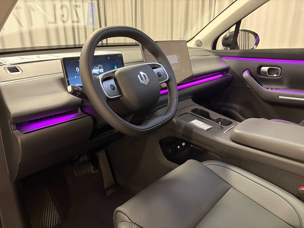 Vehicle Image 8