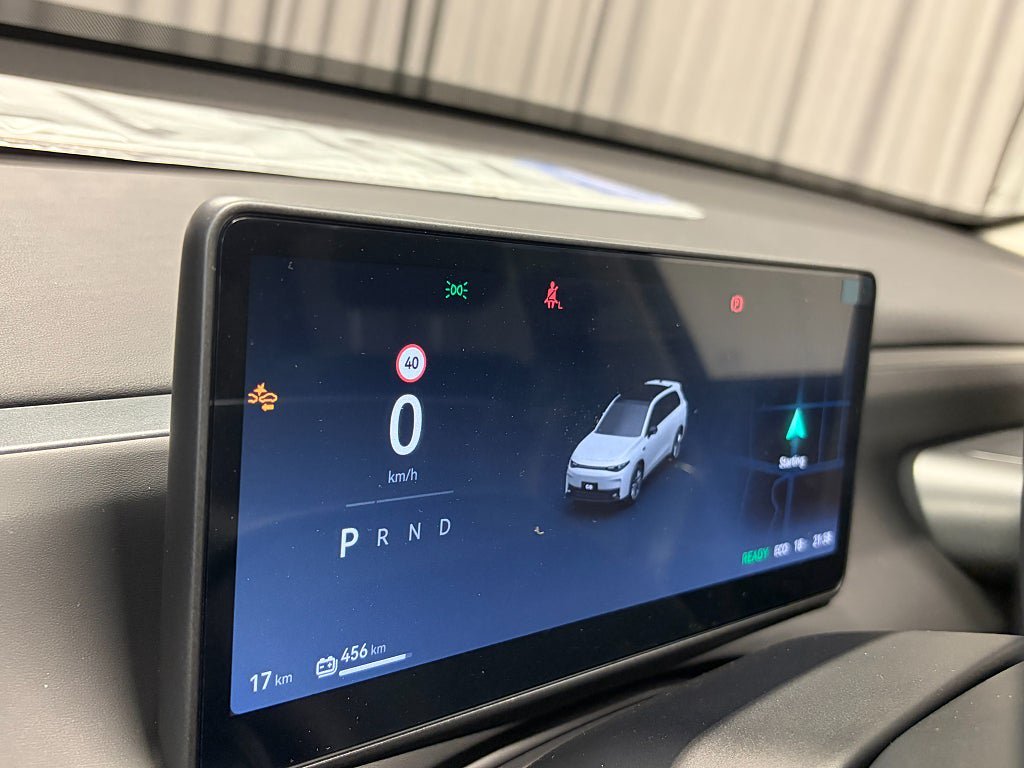 Vehicle Image 13