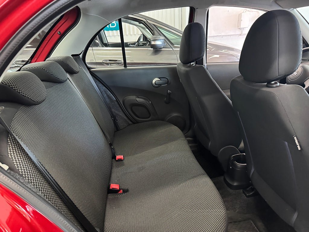 Vehicle Image 16