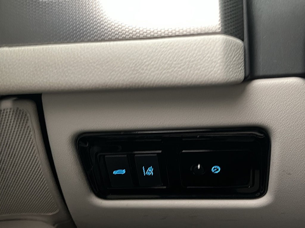 Vehicle Image 24