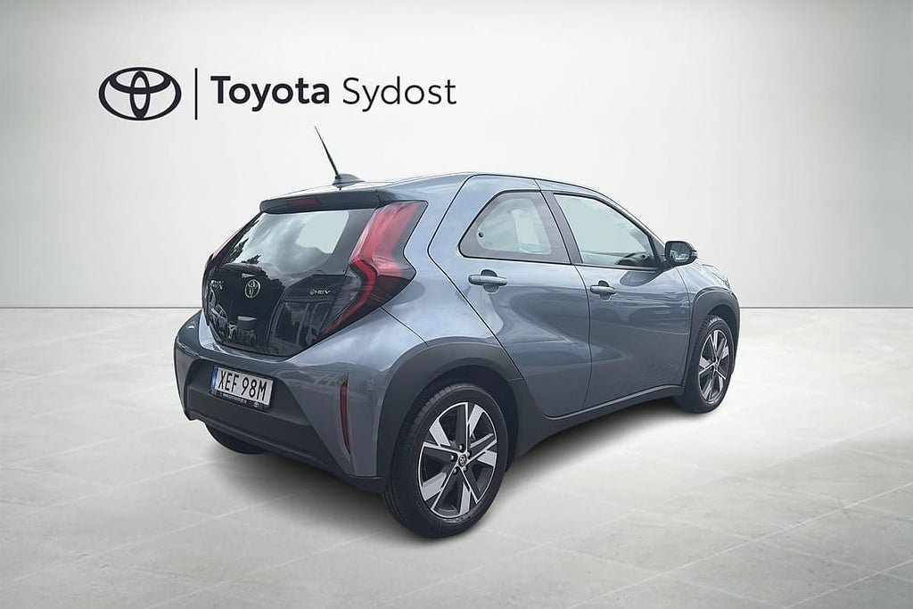 Vehicle Image 3
