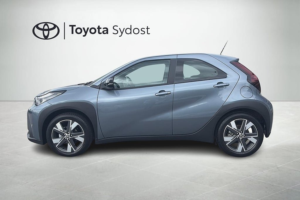 Vehicle Image 4