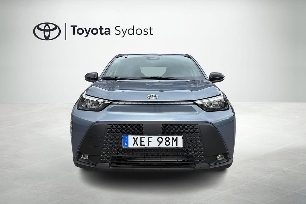 Vehicle Image 6