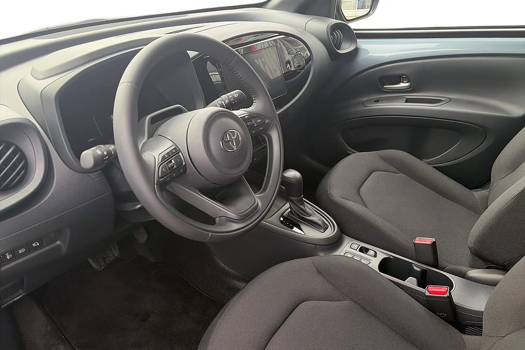 Vehicle Image 10