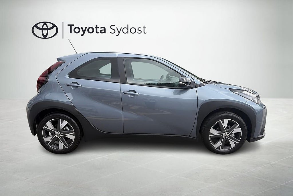 Vehicle Image 11
