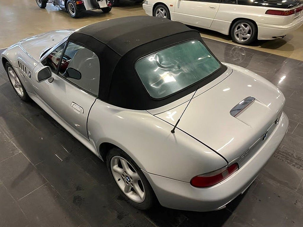 Vehicle Image 4