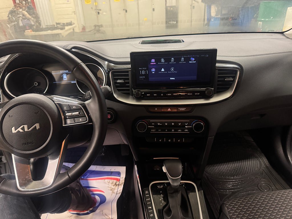 Vehicle Image 9