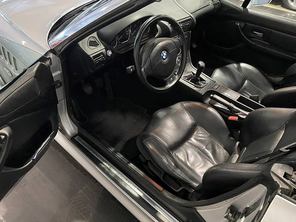 Vehicle Image 15