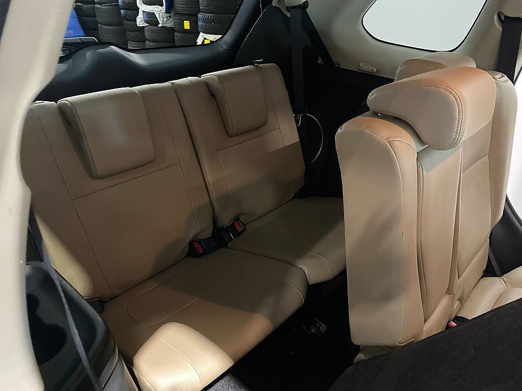 Vehicle Image 16