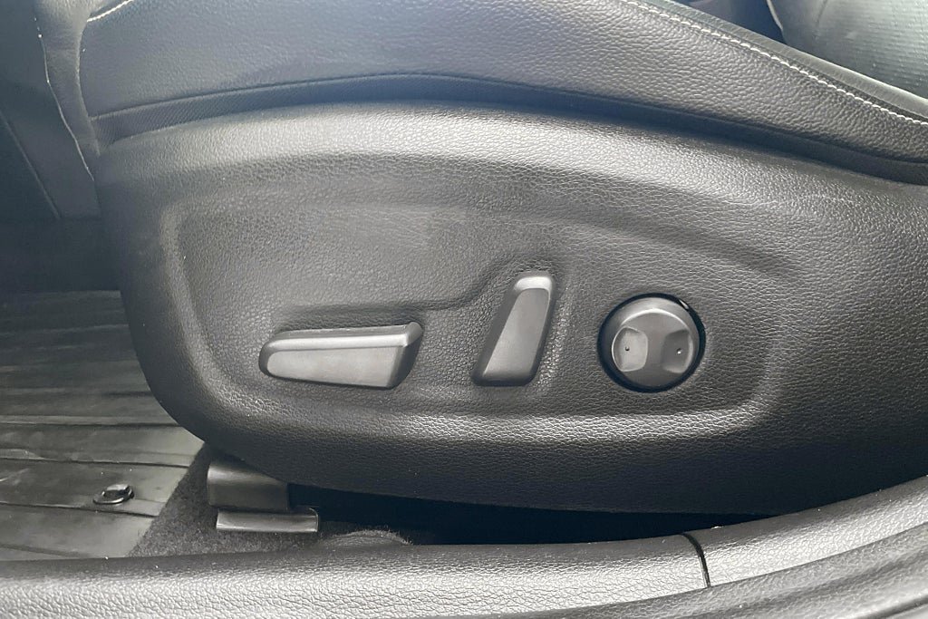 Vehicle Image 21