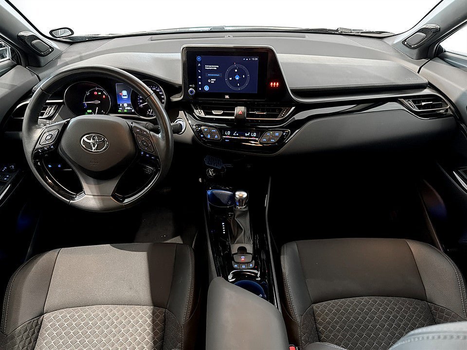 Vehicle Image 6