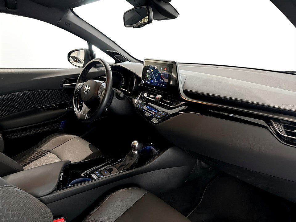 Vehicle Image 12