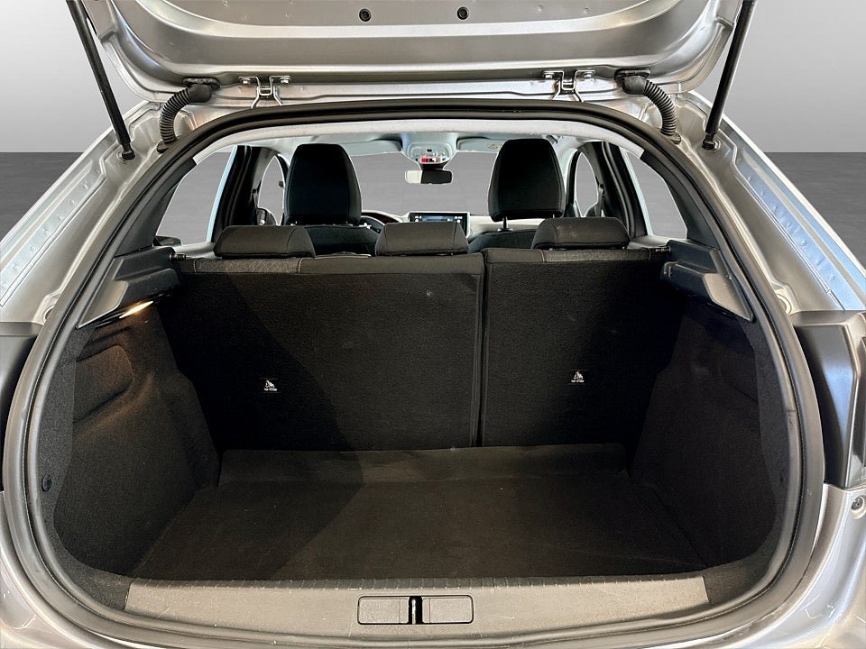 Vehicle Image 16