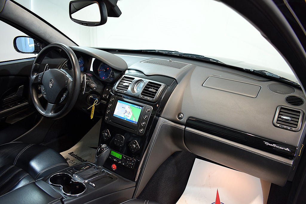 Vehicle Image 25