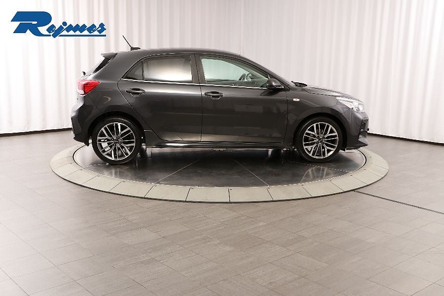 Vehicle Image 22