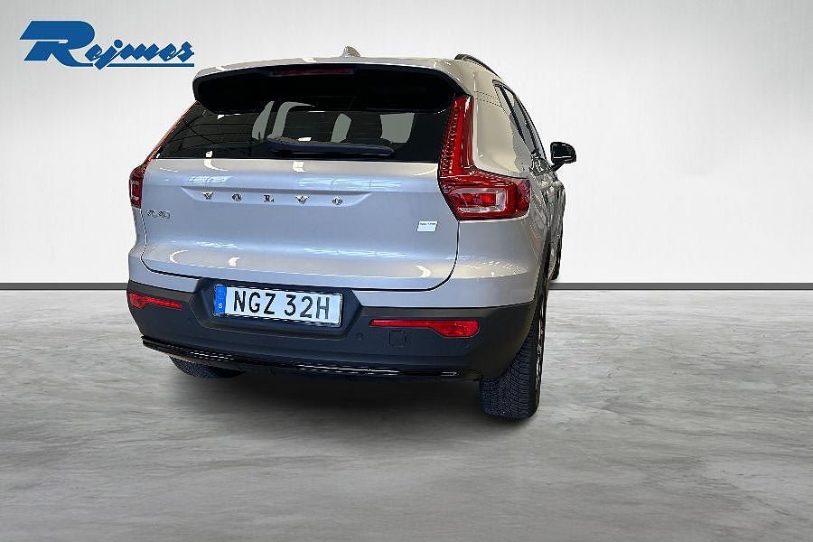 Vehicle Image 23
