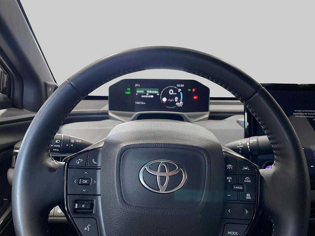 Vehicle Image 15