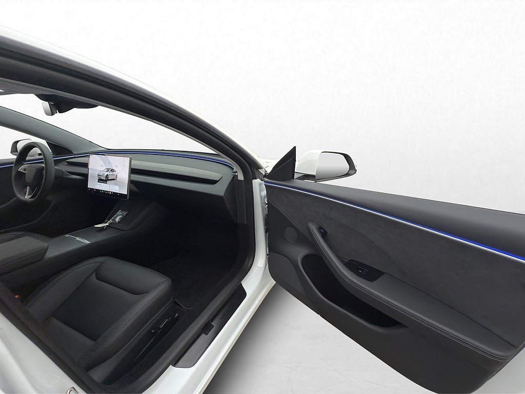 Vehicle Image 23