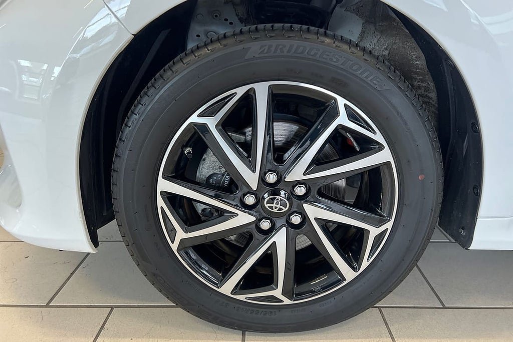 Vehicle Image 17