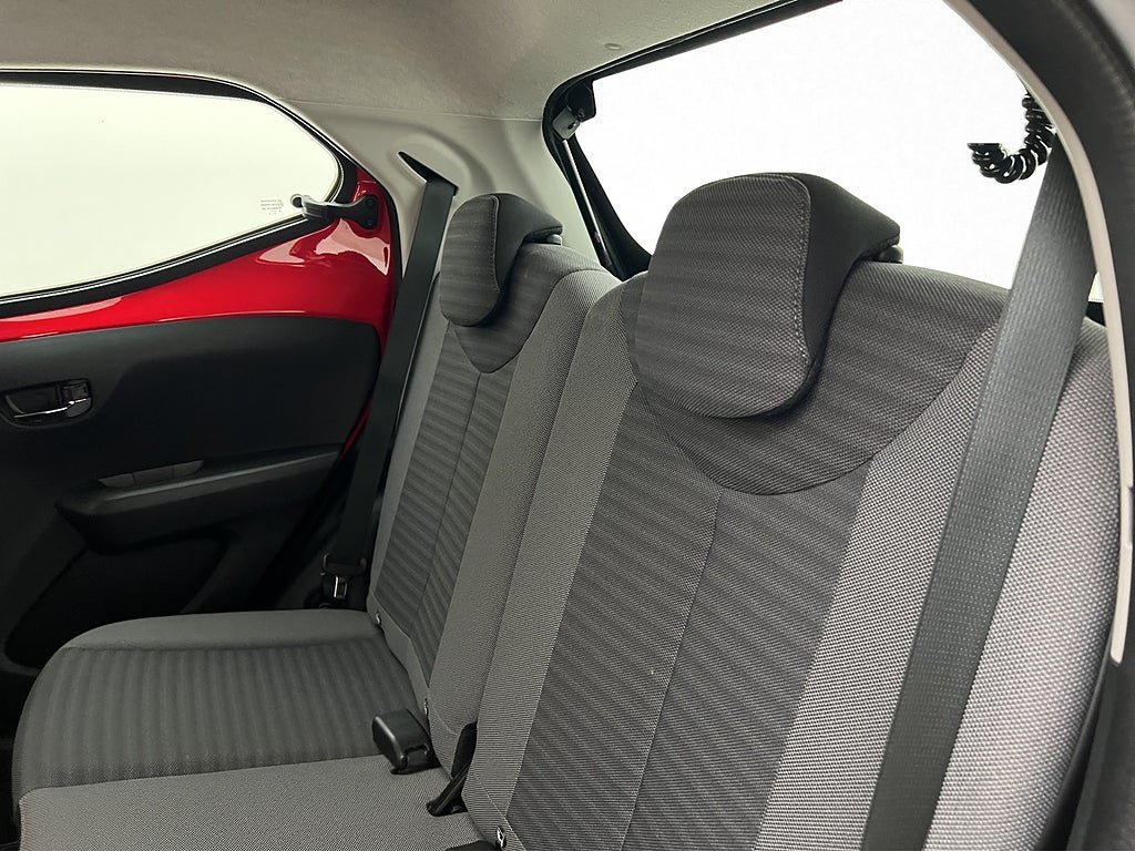 Vehicle Image 23
