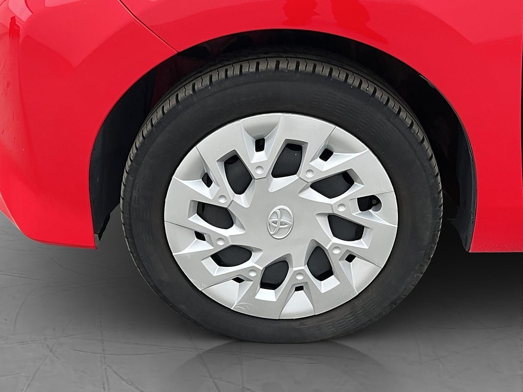 Vehicle Image 25