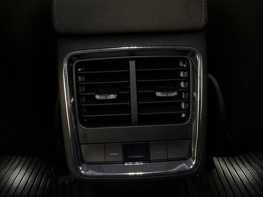 Vehicle Image 29