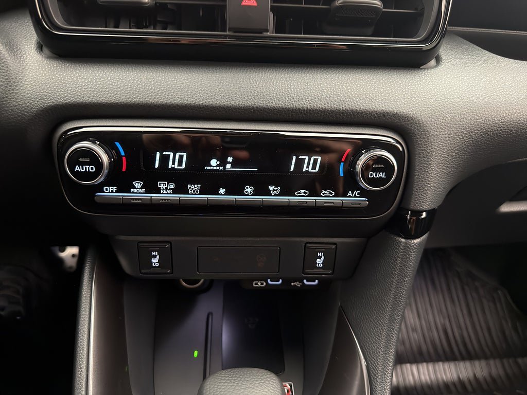 Vehicle Image 25