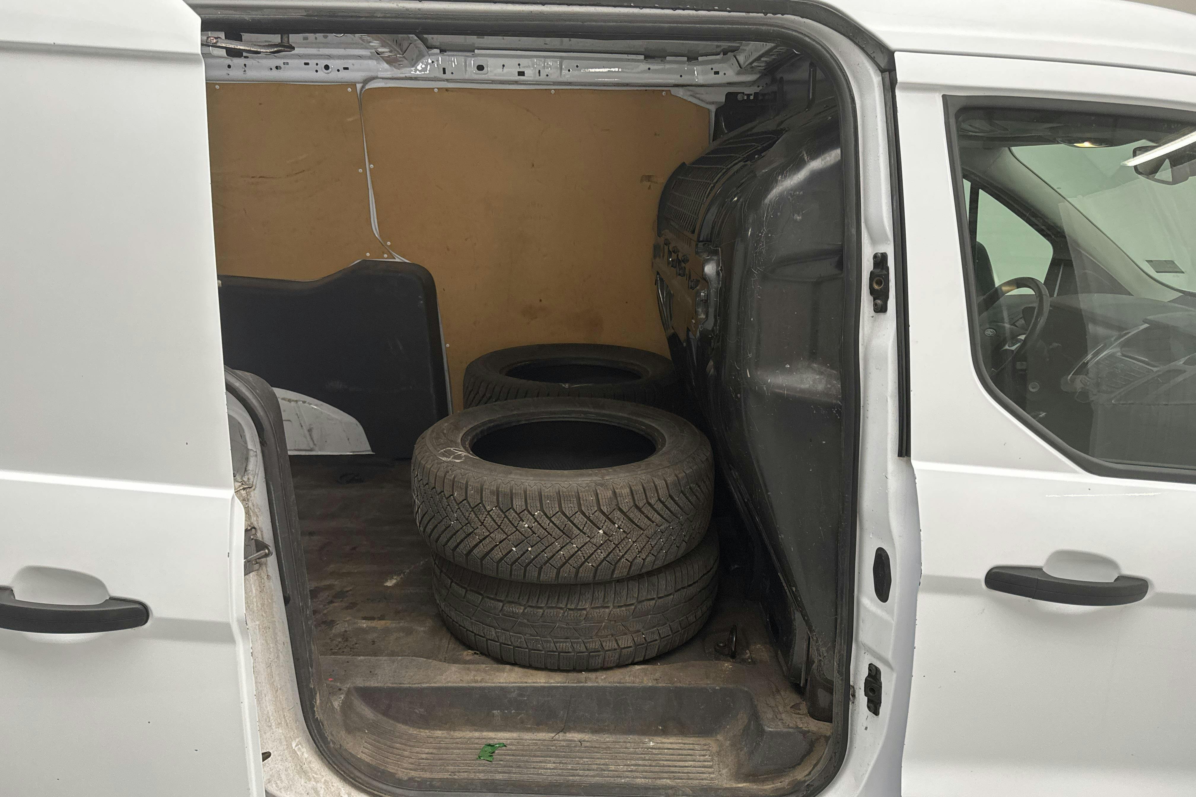 Vehicle Image 8