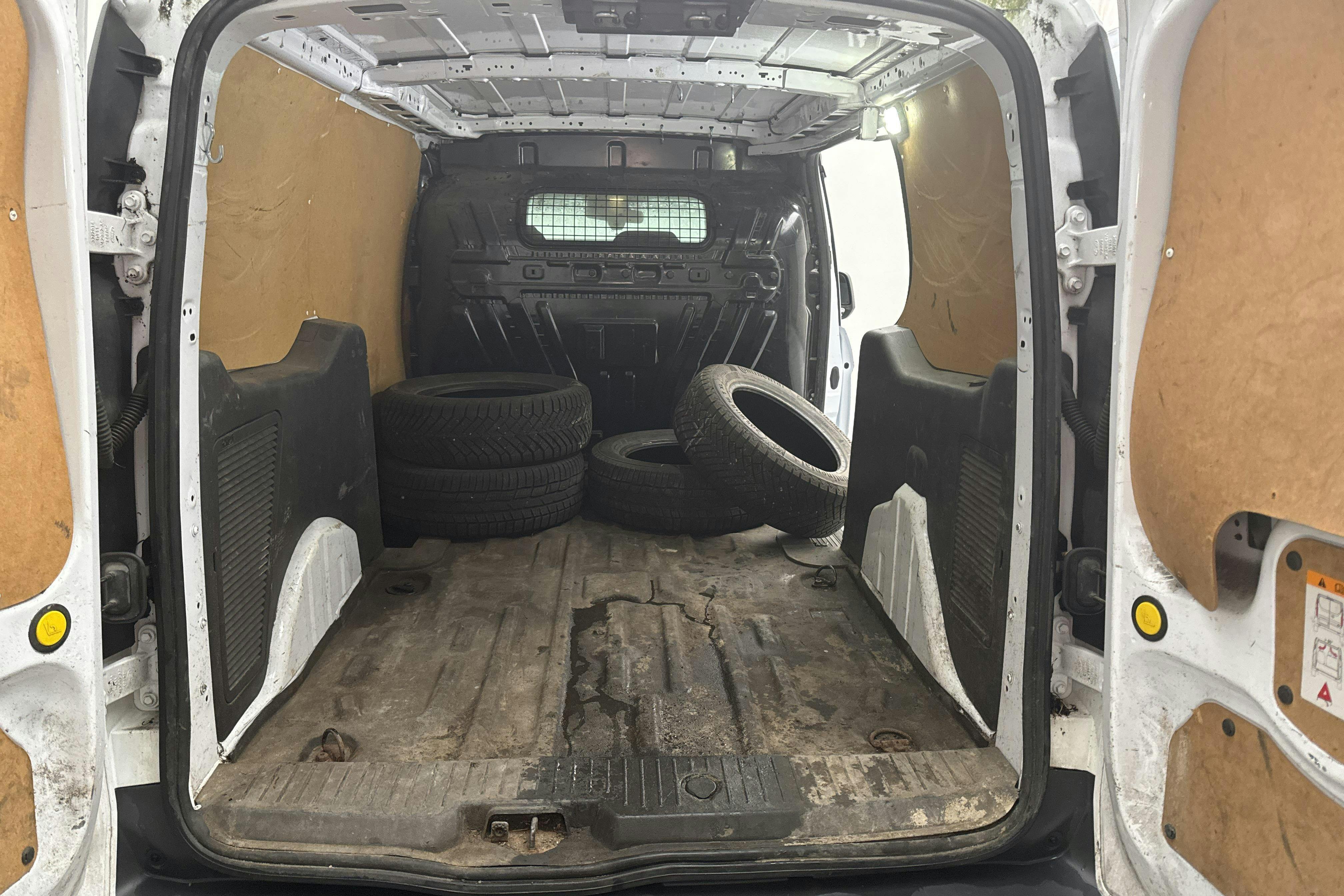 Vehicle Image 9