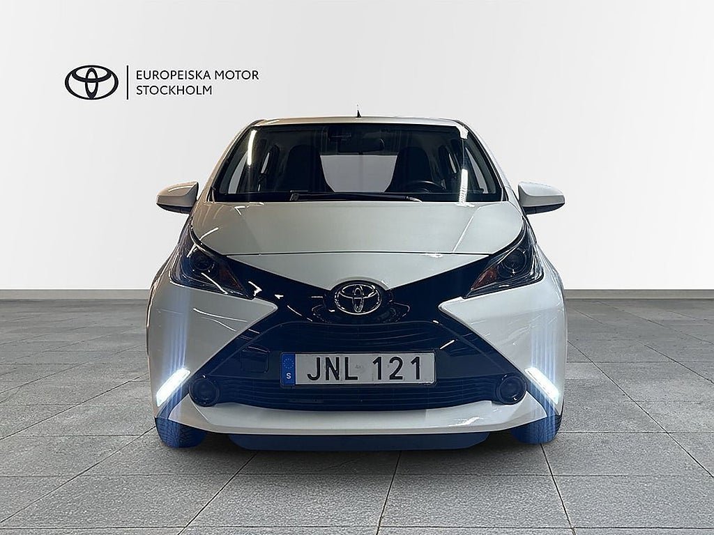 Vehicle Image 6