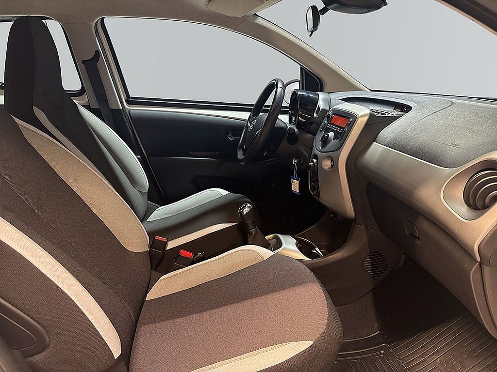 Vehicle Image 7