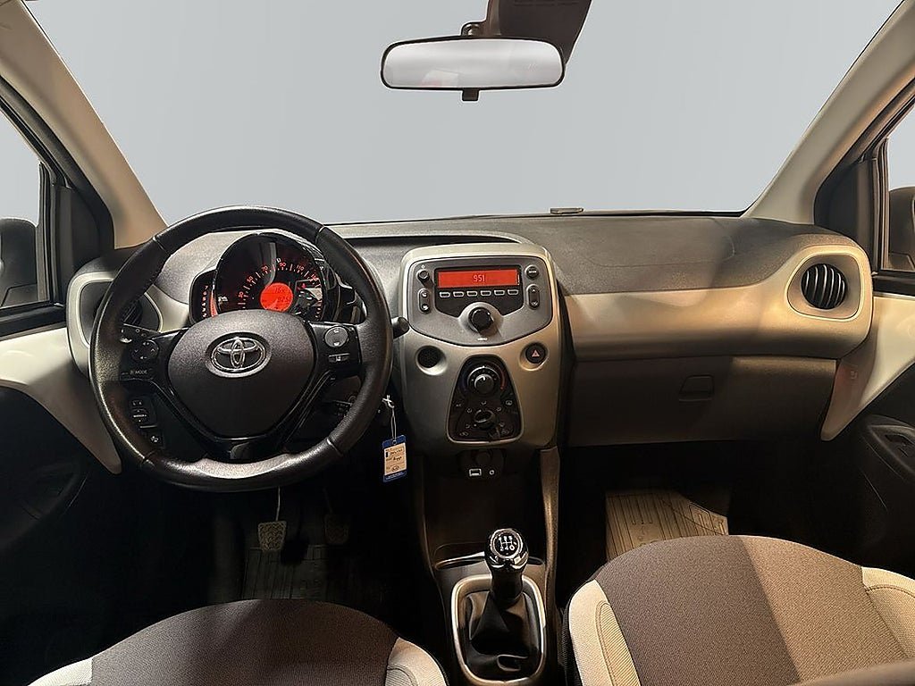 Vehicle Image 9