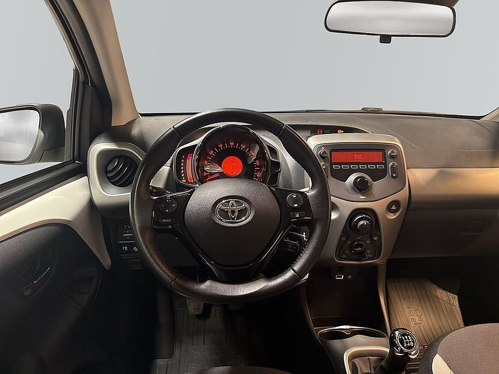 Vehicle Image 10