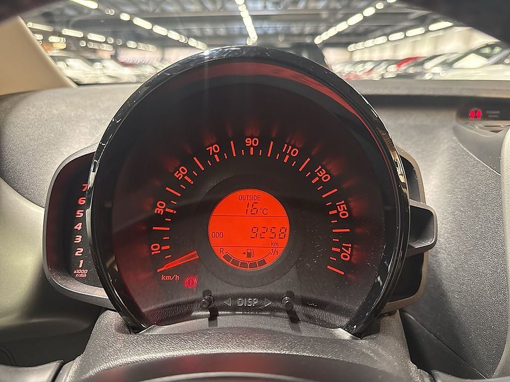 Vehicle Image 12