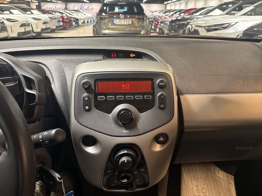 Vehicle Image 13