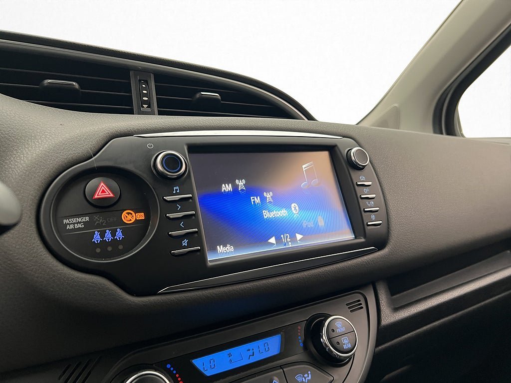 Vehicle Image 16