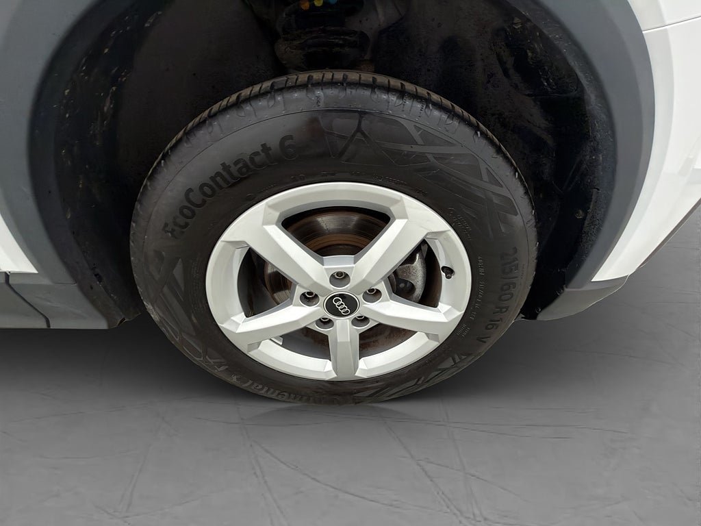 Vehicle Image 32