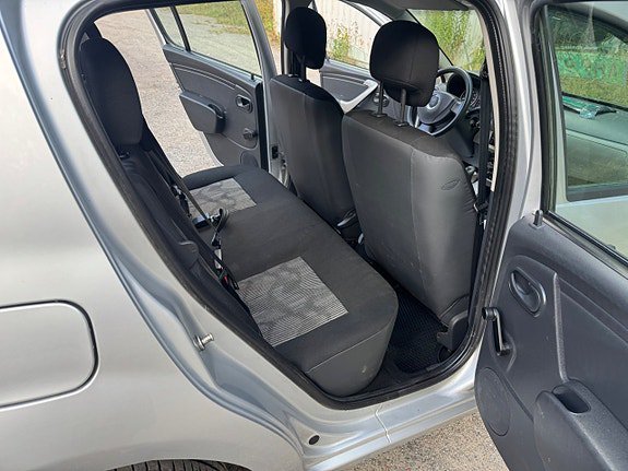 Vehicle Image 19