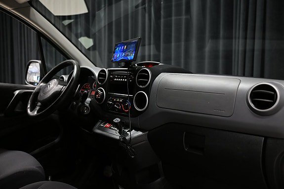 Vehicle Image 28