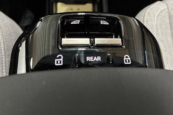 Vehicle Image 26